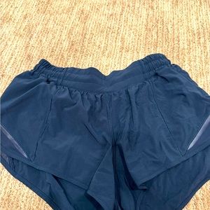 Lululemon Hotty Hot 2.5 inch
